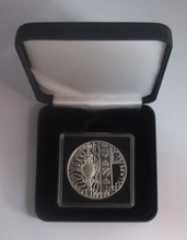 Load image into Gallery viewer, 2002 Royal Sceptre Golden Jubilee 1oz Silver Proof New Zealand $5 Coin BoxCOA