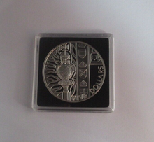 Load image into Gallery viewer, 2002 Royal Sceptre Golden Jubilee 1oz Silver Proof New Zealand $5 Coin BoxCOA