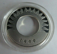 Load image into Gallery viewer, 2000 MILLENNIUM COLLAR SILVER PROOF £5 COIN & GOLD PLATED NUGGET £1 COIN BOX/COA