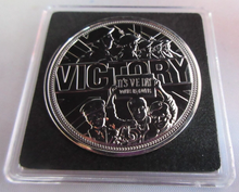 Load image into Gallery viewer, 2015 QUEEN ELIZABETH II VE-DAY BUNC £5 FIVE POUND COIN QUAD CAP BOX & COA