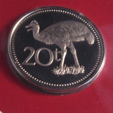 Load image into Gallery viewer, 1975 PAPUA NEW GUINEA FIRST OFFICIAL COINAGE,PROOF 20t COIN,STAMP,P-MARK,COA PNC