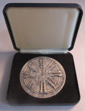 Load image into Gallery viewer, 1991 PRESENTATION MEDAL FROM THE CONSTRUCTION OF THE CHANNEL TUNNEL BOXED.