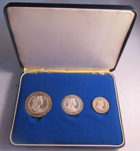 Load image into Gallery viewer, MEDALS COMMEMORATING THE 150TH ANNIVERSARY OF THE BIRTH OF QUEEN VICTORIA .999