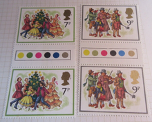 Load image into Gallery viewer, 1978 CHRISTMAS GUTTER PAIRS MNH WITH TRAFFIC LIGHTS WITH ALBUM SHEET
