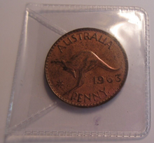 Load image into Gallery viewer, 1963 QUEEN ELIZABETH II AUSTRALIA PENNY UNC IN PROTECTIVE CLEAR FLIP
