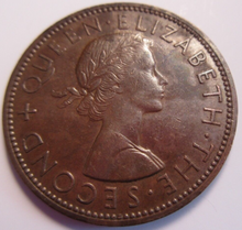 Load image into Gallery viewer, QUEEN ELIZABETH II NEW ZEALAND ONE PENNY COIN EF+ 1960 IN PROTECTIVE CLEAR FLIP
