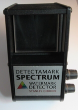 Load image into Gallery viewer, STANLEY GIBBONS DETECTAMARK SPECTRUM WATERMARK DETECTOR BOXED WITH LEAFLET
