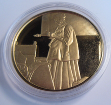 Load image into Gallery viewer, 1975 THE GENIUS OF VERMEER HALLMARKED 24CT GOLD PLATED .925 SILVER 32G MEDAL
