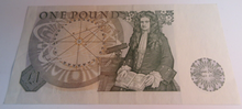Load image into Gallery viewer, BANK OF ENGLAND ONE POUND £1 BANKNOTE PAGE 59L 000814 IN NOTE HOLDER
