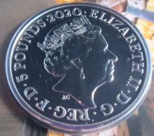 Load image into Gallery viewer, KING GEORGE III £5 QUEEN ELIZABETH II BUNC 2020 FIVE POUND COIN CARDED
