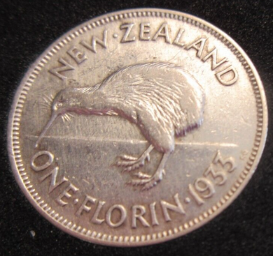 1933 KING GEORGE V ONE FLORIN .500 COIN NEW ZEALAND EF+ WITH CAPSULE