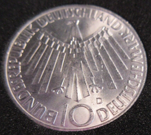 Load image into Gallery viewer, OLYMPIC GAMES SPIRAL 2 1972 MUNICH 10 DEUTSCHE MARKS BUNC MINT MARK D &amp; CAPSULE
