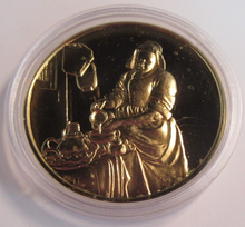 Load image into Gallery viewer, 1975 THE GENIUS OF VERMEER HALLMARKED 24CT GOLD PLATED .925 SILVER 32G MEDAL
