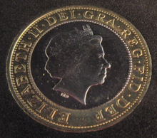 Load image into Gallery viewer, 2008 SHOULDERS OF GIANTS £2 COIN AUNC PRESENTED IN QUAD CAPSULE WITH COA
