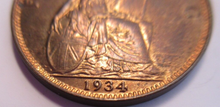 Load image into Gallery viewer, 1934 KING GEORGE V FARTHING BARE HEAD UNC WITH LUSTRE IN CLEAR FLIP
