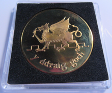 Load image into Gallery viewer, 1994 CAERNARFON CASTLE WALES DRAGON REVERSE GOLD PLATED PROOF MEDAL CAPSULE &amp;COA
