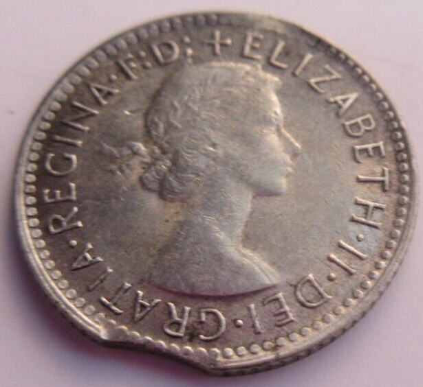 1958 QEII CURVED CLIPPED PLANCHET ERROR 6d SIXPENCE COIN IN CLEAR FLIP