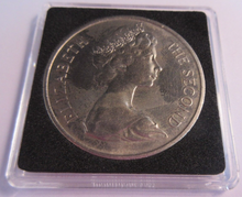 Load image into Gallery viewer, 1970 QUEEN ELIZABETH II ISLE OF MAN ONE CROWN COIN IN QUADRANT CAPSULE
