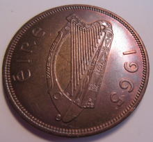 Load image into Gallery viewer, 1965 IRELAND ONE PENNY EIRE 1d UNC WITH SOME LUSTRE IN CLEAR FLIP

