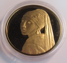 Load image into Gallery viewer, 1975 THE GENIUS OF VERMEER HALLMARKED 24CT GOLD PLATED .925 SILVER 32G MEDAL
