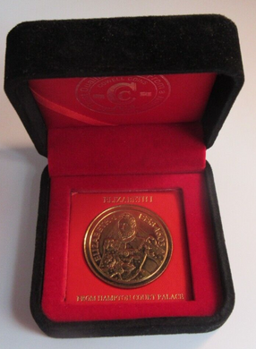 QUEEN ELIZABETH I FROM HAMPTON COURT PALACE SOLID BRONZE MEDAL & BOX