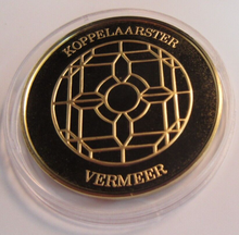 Load image into Gallery viewer, 1975 THE GENIUS OF VERMEER HALLMARKED 24CT GOLD PLATED .925 SILVER 32G MEDAL
