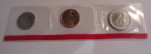 Load image into Gallery viewer, USA DENVER MINT 1 CENT  1 DIME &amp; 5 CENTS BU 2002 3 COIN SET SEALED WITH POUCH
