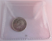 Load image into Gallery viewer, 1940 GEORGE VI SILVER THRUPENCE 3d EF+ EX MOUNT IN CLEAR PROTECTIVE FLIP
