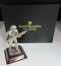 Load image into Gallery viewer, THE NAVEL GUNNER PEWTER FIGURE ROYAL HAMPSHIRE ART FOUNDRY WITH ORIGINAL BOX
