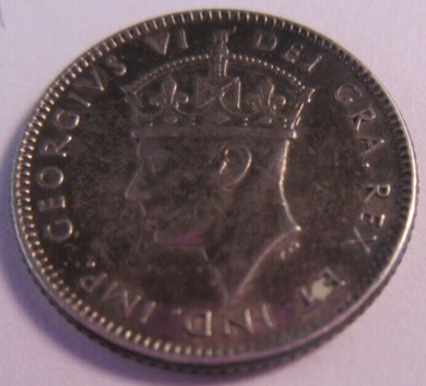 1943 NEWFOUNDLAND 10 CENTS GEORGE VI CROWNED HEAD UNC PRESENTED IN CLEAR FLIP