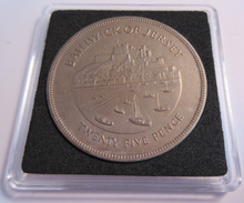 Load image into Gallery viewer, 1952-1977 QUEEN ELIZABETH II BAILIWICK OF JERSEY UNC 25 PENCE CROWN COIN&amp;CAPSULE
