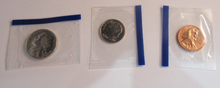 Load image into Gallery viewer, USA PHILADELPHIA MINT 1 CENT  1 DIME &amp; 5 CENTS BU 2001 3 COIN SET SEALED &amp; POUCH
