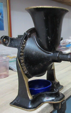 Load image into Gallery viewer, VINTAGE SPONG &amp; CO COFFEE GRINDER NUMBER 4 CIRCA 1900 IN WORKING ORDER CAST IRON
