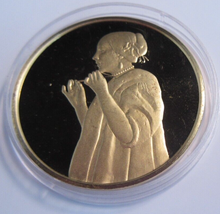 Load image into Gallery viewer, 1975 THE GENIUS OF VERMEER HALLMARKED 24CT GOLD PLATED .925 SILVER 32G MEDAL
