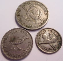 Load image into Gallery viewer, KING GEORGE VI 1942 3D .500 SILVER - 1952 6D &amp; 1950 SHILLING CU-NI IN CLEAR FLIP
