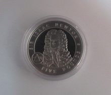 Load image into Gallery viewer, Isaac Newton 2006 Great Britons Silver Proof Alderney £5 Coin in Capsule
