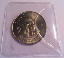 Load image into Gallery viewer, 1974 PERU 10 SOLES DE ORO PRESENTED IN CLEAR FLIP
