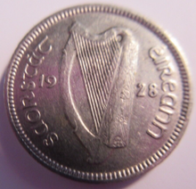 Load image into Gallery viewer, 1928 IRELAND IRISH EIRE 3d THREEPENCE PRESENTED IN CLEAR FLIP
