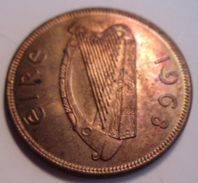 Load image into Gallery viewer, 1968 IRELAND ONE PENNY EIRE 1d UNC WITH NEAR FULL LUSTRE IN CLEAR FLIP
