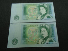 Load image into Gallery viewer, Bank of England SOMERSET UNC One Pound 2x £1 Banknotes  Consecutive Numbers AW33
