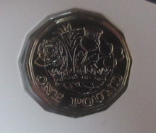 Load image into Gallery viewer, 2022 Leftie / Lefty UK £1 Coin Royal Mint BUnc From Sealed Pack

