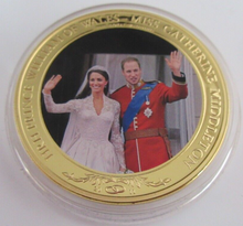 Load image into Gallery viewer, 2011 ROYAL WEDDING WAVING ON THE BALCONY GOLD PLATED COOK ISLANDS  $1 COIN/COA
