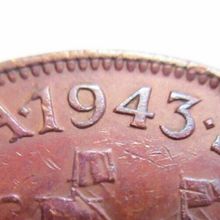 Load image into Gallery viewer, KING GEORGE VI BRONZE 1D PENNY 1943 SOUTH AFRICA IN CLEAR FLIP
