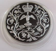Load image into Gallery viewer, 1977 COMMEMORATING THE ROYAL SILVER JUBILEE QEII - 1977 S PROOF CROWN COIN BOXED
