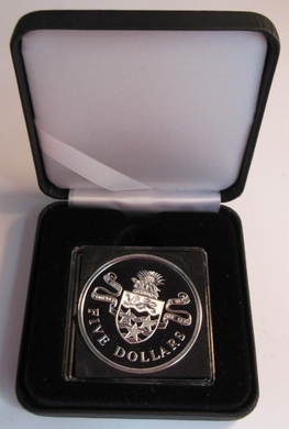 1972 CAYMAN ISLAND ARMS SILVER PROOF $5 FIVE DOLLAR COIN BEAUTIFULLY BOXED