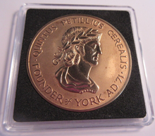 Load image into Gallery viewer, 1971 CITY OF YORK 900TH ANNIVERSARY BRONZE GUILDED PROOF MEDAL BOXED
