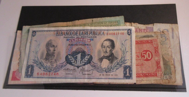 VARIOUS WORLD BANKNOTES X 8 WITH CLEAR FRONTED NOTE HOLDER