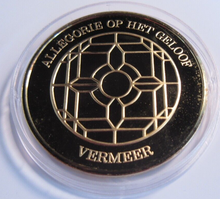 Load image into Gallery viewer, 1975 THE GENIUS OF VERMEER HALLMARKED 24CT GOLD PLATED .925 SILVER 32G MEDAL
