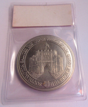 Load image into Gallery viewer, 1952-1977 SOUTHAMPTON CITY COUNCIL SILVER JUBILEE MEDAL IN PROTECTIVE FLIP
