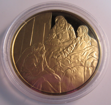 Load image into Gallery viewer, 1975 THE GENIUS OF VERMEER HALLMARKED 24CT GOLD PLATED .925 SILVER 32G MEDAL
